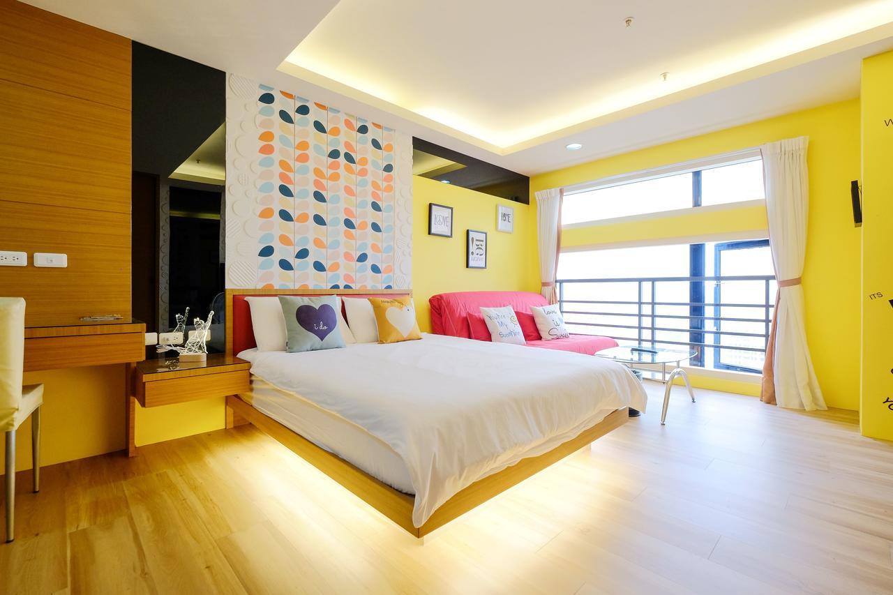 Color Fun Inn Гаосюн Екстер'єр фото