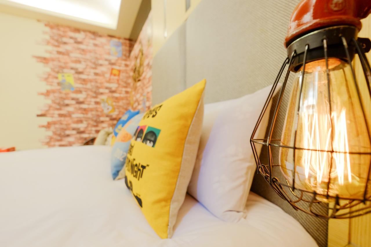 Color Fun Inn Гаосюн Екстер'єр фото