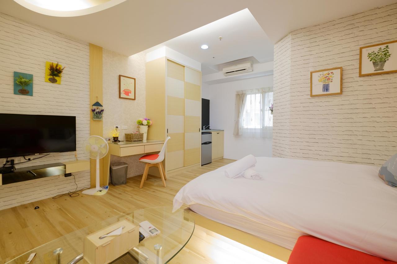 Color Fun Inn Гаосюн Екстер'єр фото