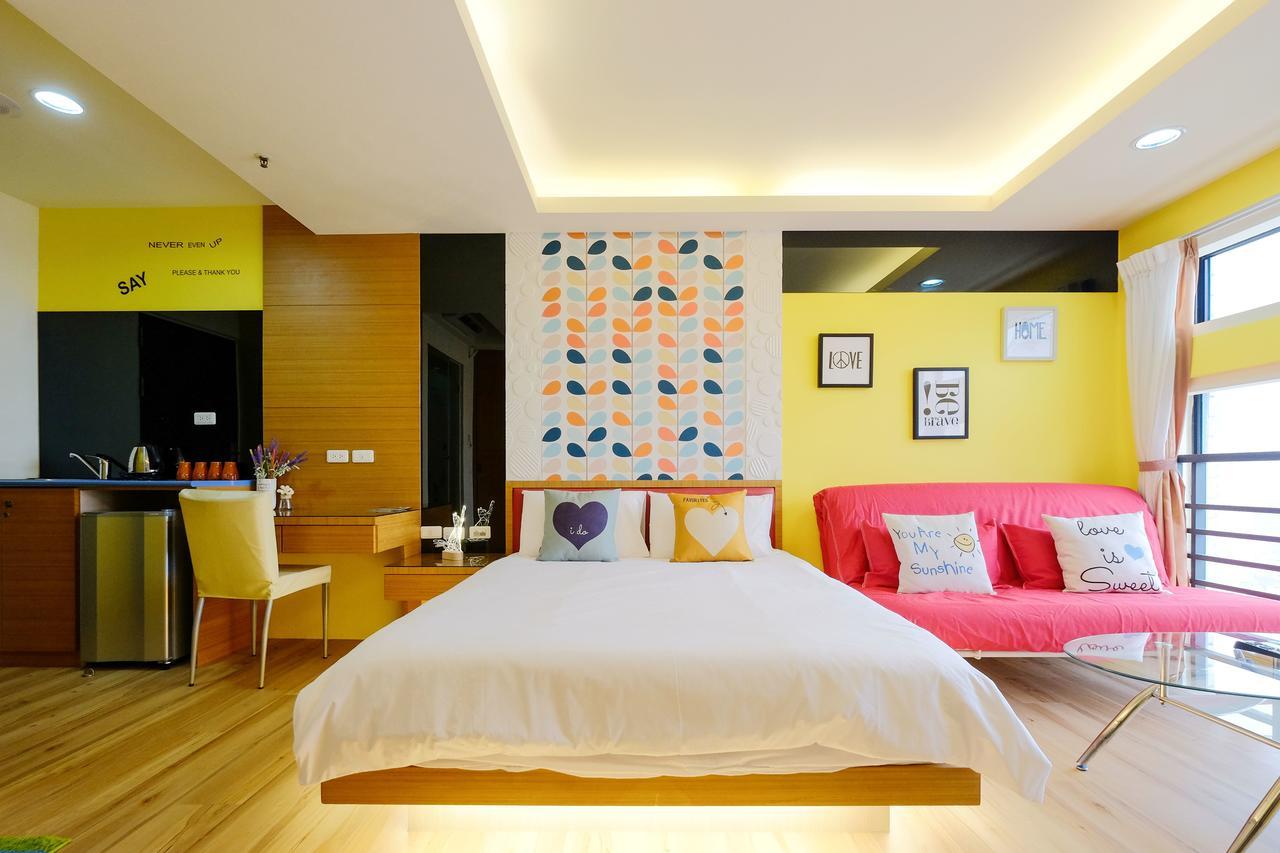 Color Fun Inn Гаосюн Екстер'єр фото